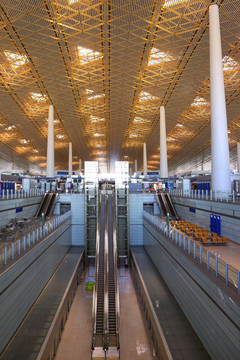 北京首都机场航站楼自动扶梯