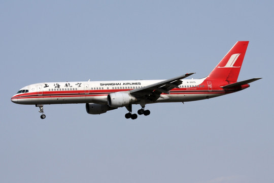 上海航空B757飞机降落