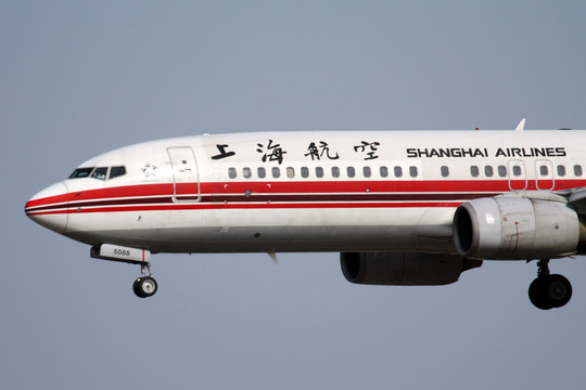 上海航空飞机降落