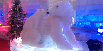 北极熊冰雕