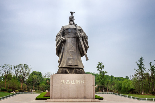 汉高祖刘邦塑像