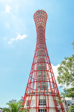 蓝天下的日本神户塔