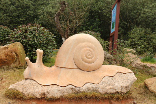 蜗牛石雕