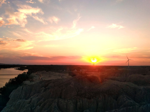 新疆五彩滩夕照晚霞