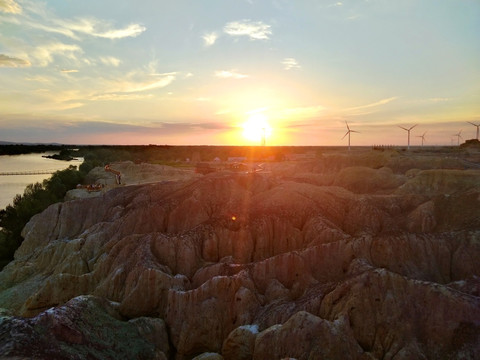 新疆五彩滩夕照晚霞