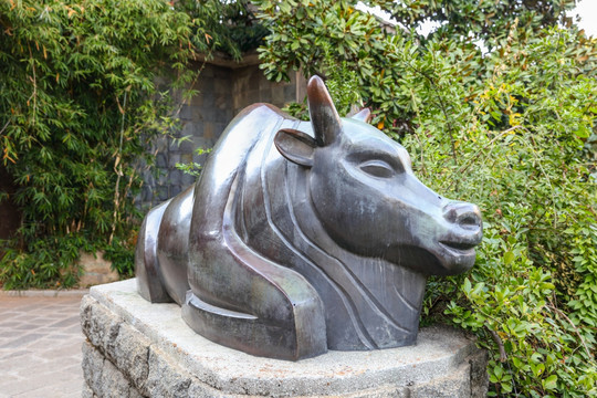 滕王阁铜牛雕塑