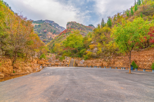 潭溪山秋景