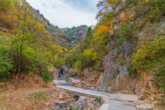 潭溪山秋景