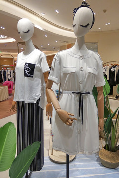 品牌女装夏季女装服装陈列