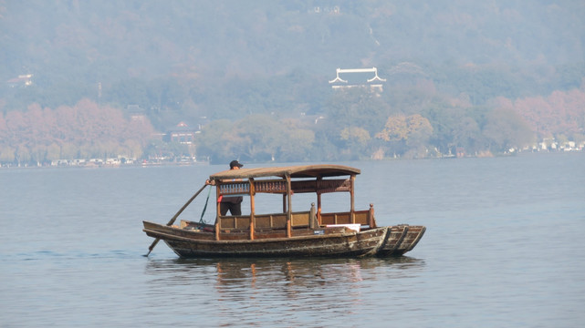 西湖小木船