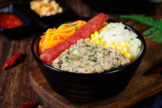 香肠肉饼饭