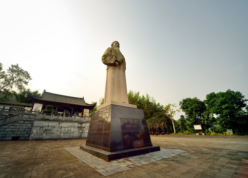 杨守敬雕像