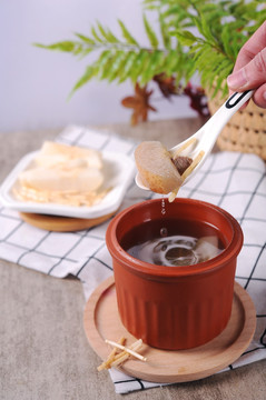 茅根雪梨汤