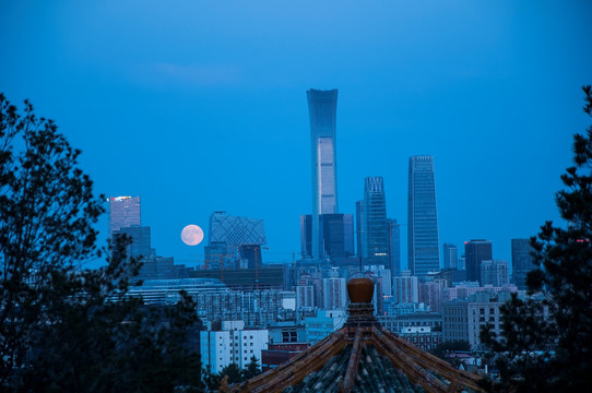 城市月亮升起