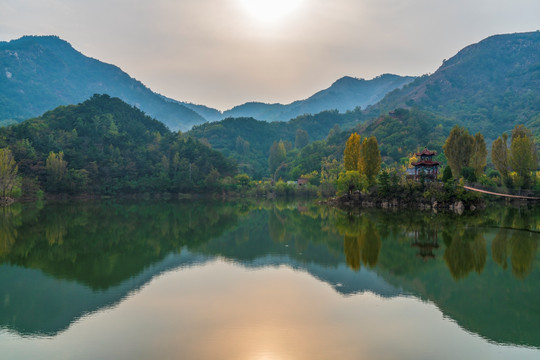 山水画淄博云水瑶景区秋天风景