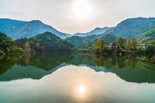 山水画淄博云水瑶景区秋天风景