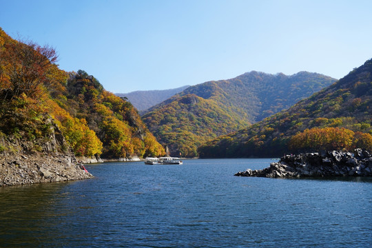 秋季本溪关山湖风景