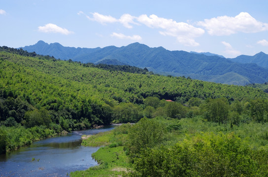 山谷溪流