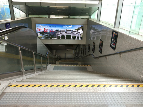 地铁入口楼梯