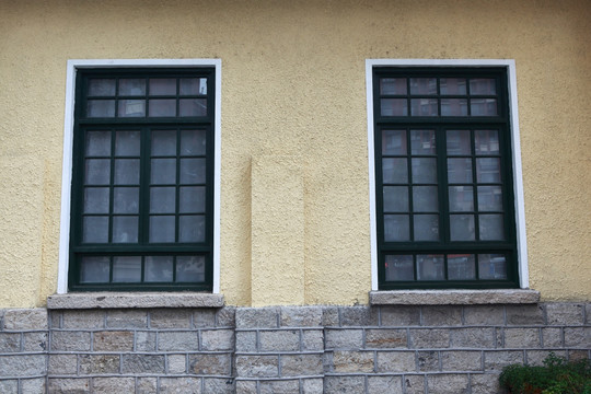 老火车站老式窗户