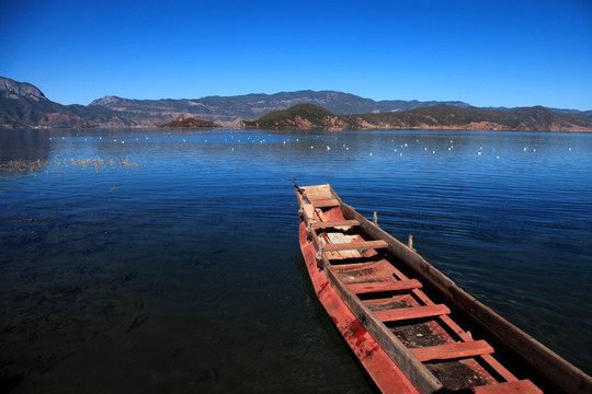 湖面上的小舟