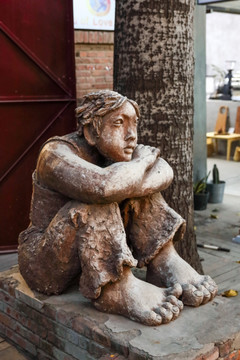 798艺术区雕塑男孩