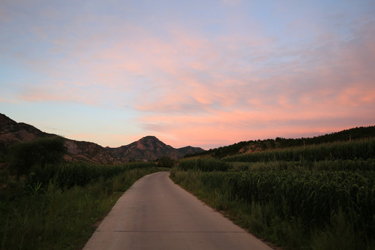 山路晚霞