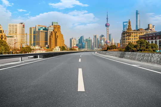 上海沥青高速公和高楼大厦建筑群