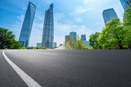 上海沥青路面高速公路和摩天大楼