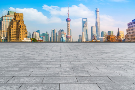 上海地砖路面和现代金融区建筑群