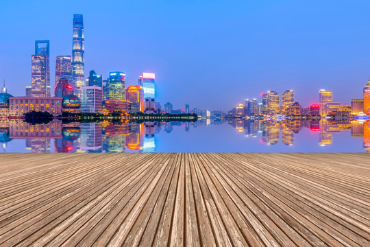 上海金融区建筑夜景和地砖路面