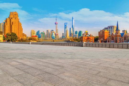 上海地砖路面和现代建筑天际线
