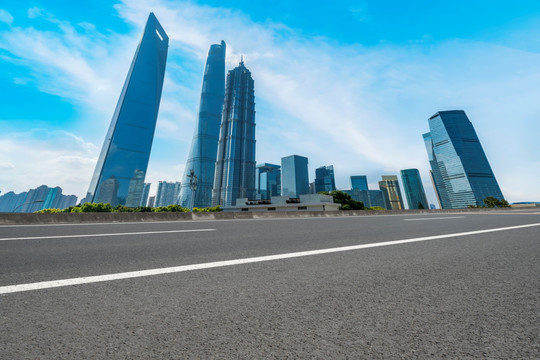 道路地面和上海现代高端建筑