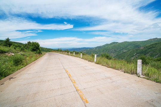 山区草原公路