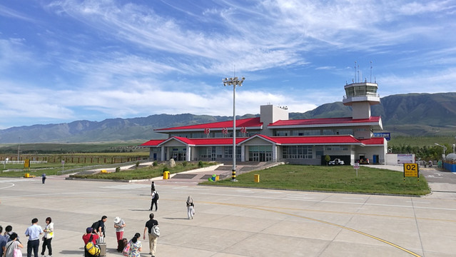 那拉提机场