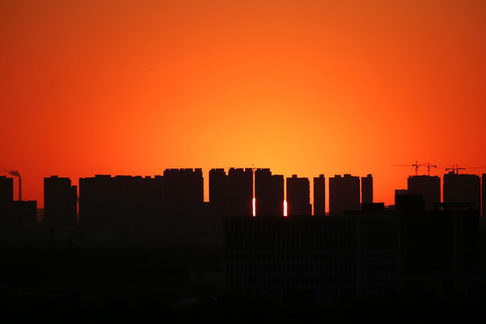 城市高楼夕阳落日