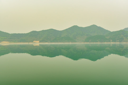 朦胧金海湖