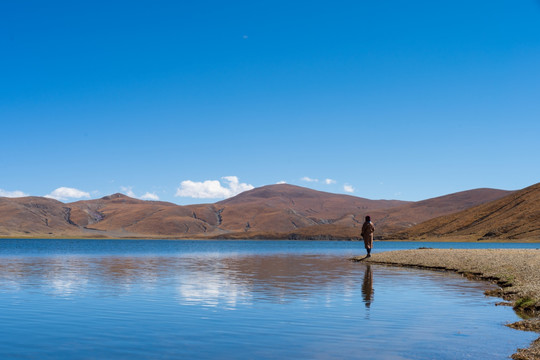 西藏拉孜县的一个双色湖031