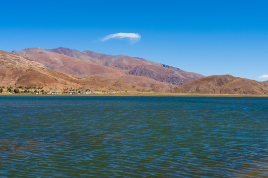 西藏拉孜县的一个双色湖037