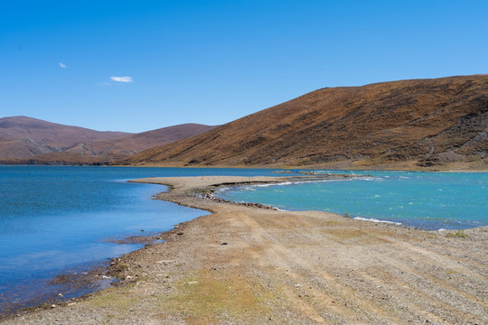 西藏拉孜县的一个双色湖040