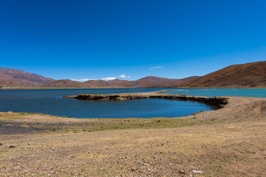 西藏拉孜县的一个双色湖043