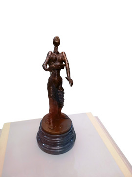 萨尔瓦多达利雕塑燃烧的女人