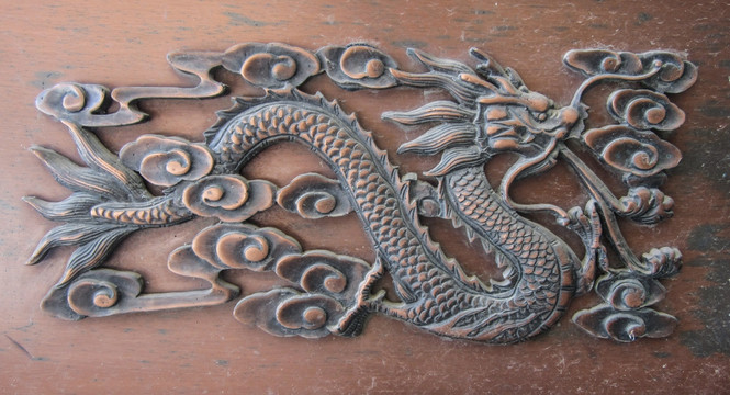 龙纹铜雕