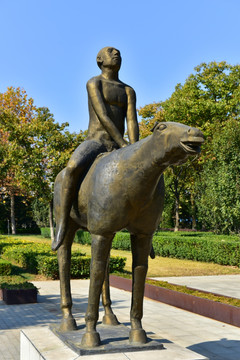 骑马雕塑