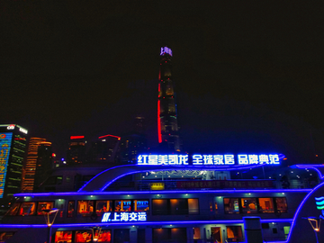 上海外滩游轮夜景