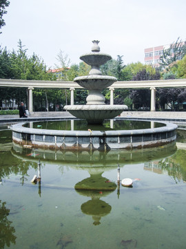 公园喷泉