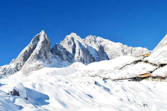 玉龙山雪山