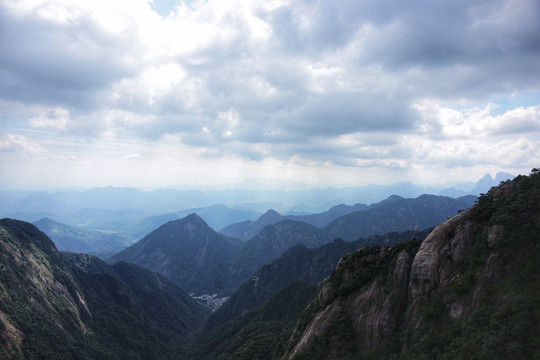 云海翻腾三清山