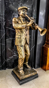音乐铜人雕像