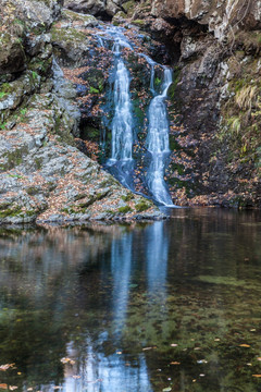 红叶岩石流水瀑布自然景观12